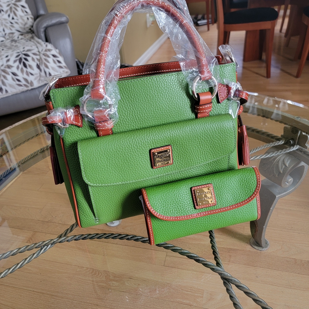 Dooney & Bourke NWT Medium Pocket Satchel w/ Wallet